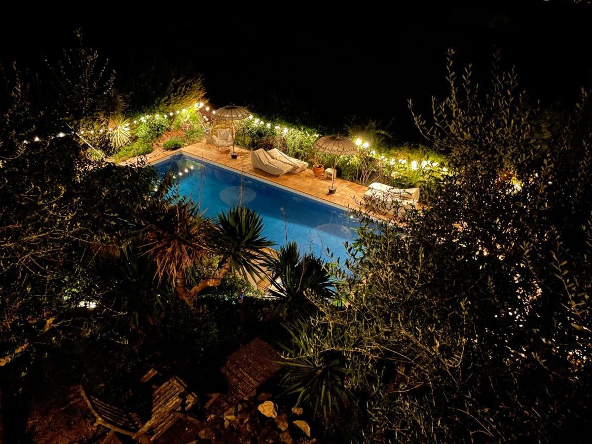 Cal Mestre Guest house *