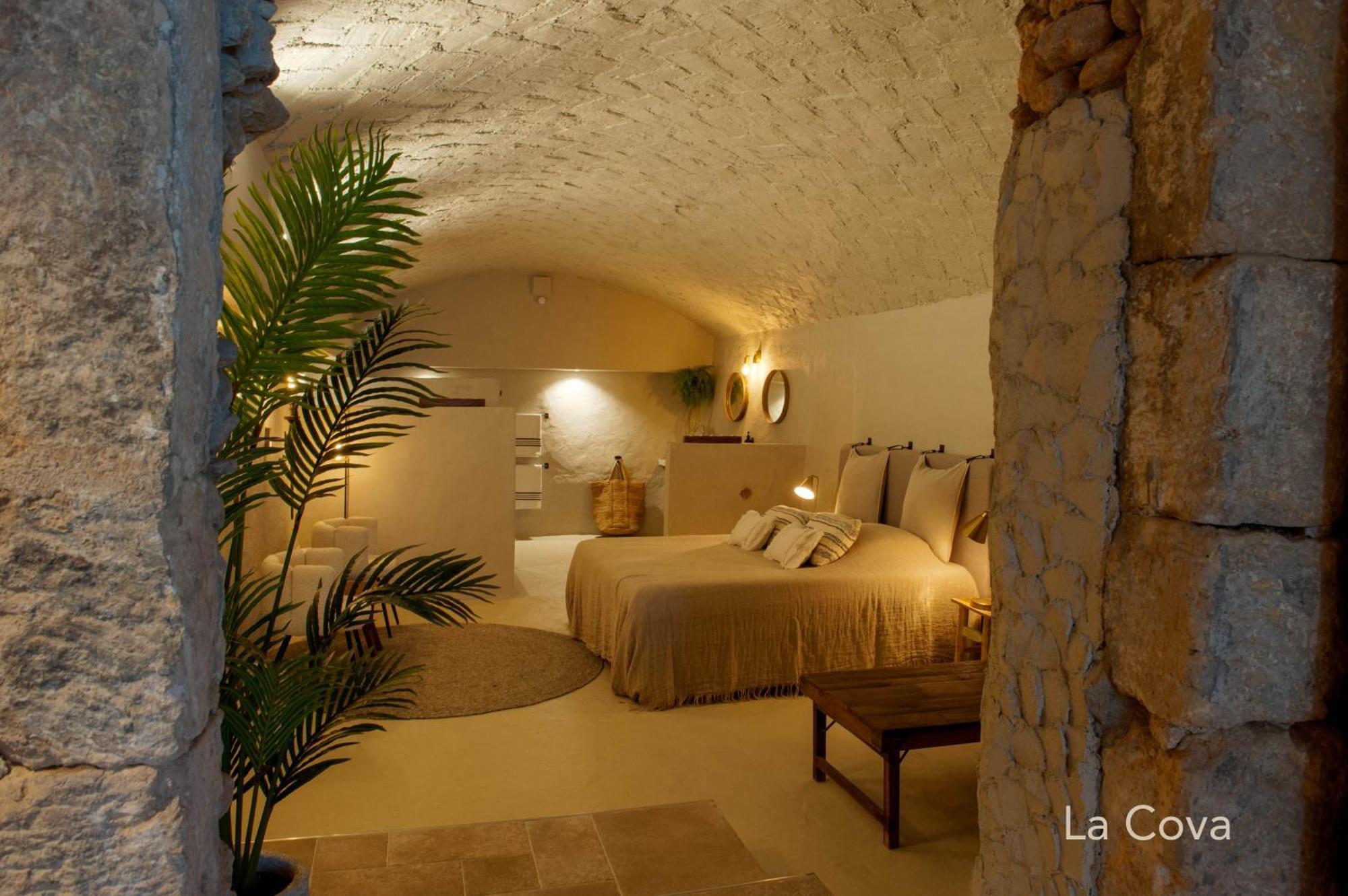 Cal Mestre Guest house *